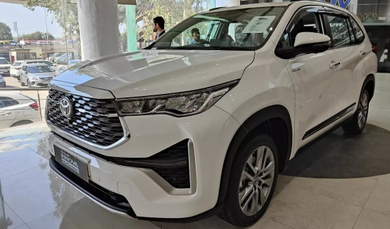 Khách phải chờ 1 năm mới được giao Toyota Innova thế hệ mới và 9 tháng nếu mua xe đời cũ