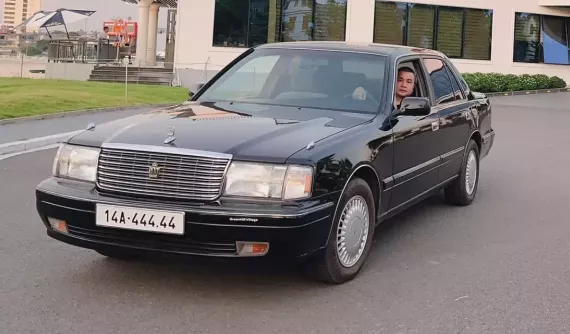 Đại gia rao bán "xe bộ trưởng" Toyota Crown biển ngũ quý 4 với giá nửa tỷ đồng, tưởng hời chỉ đến khi nghe điều kiện