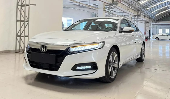 Honda Accord được hãng ưu đãi 50% lệ phí trước bạ, đại lý tặng tiền mặt đến 120 triệu đồng