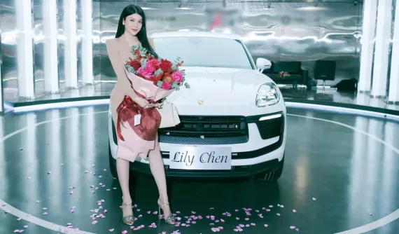 Không còn hứng thú với xe Mercedes-Maybach, "chân dài" Lily Chen tậu Porsche Macan hơn 3,3 tỷ đồng