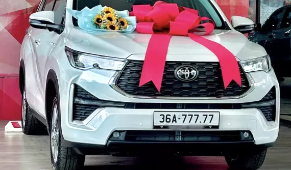 Đây có lẽ là "fan cứng" của Toyota Innova, bán xe cũ mua bản mới để định danh biển ngũ quý 7