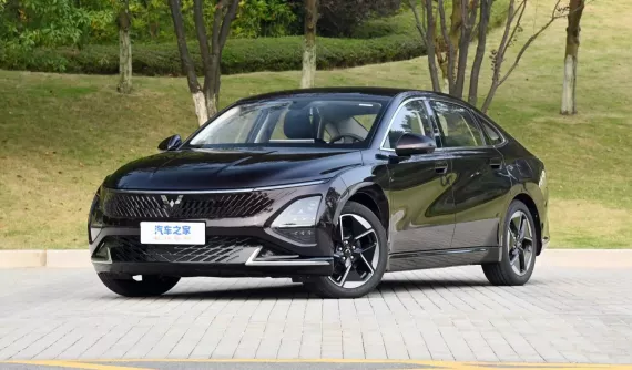 Wuling chính thức ra mắt Starlight 2024, giá chỉ bằng Hongguang Mini EV bản cao nhất đang bán ở Việt Nam