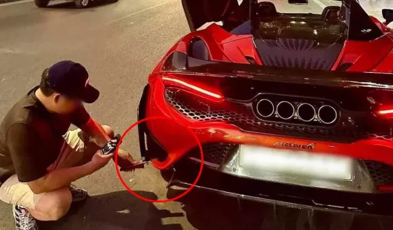 Bị Honda Lead tông bể 1 bên cản va sau của McLaren 765LT Spider chỉ có 1 xe tại Việt Nam, chủ nhân tốn gần 3 tỷ đồng để thay mới
