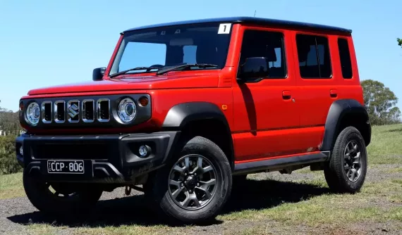 Suzuki Jimny 5 cửa tiếp tục được mở rộng thị trường, có thêm các tính năng an toàn "xịn sò" hơn