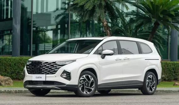 Doanh số xe MPV tháng 11/2023: Tân binh Hyundai Custin bứt tốc, bỏ xa Toyota Innova Cross