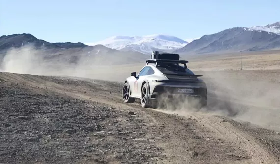 Doanh nhân Hải Phòng chia sẻ lái Porsche 911 Dakar trên con đường "nghìn lane" ở Mông Cổ: Chạy theo tiếng gọi của bụi