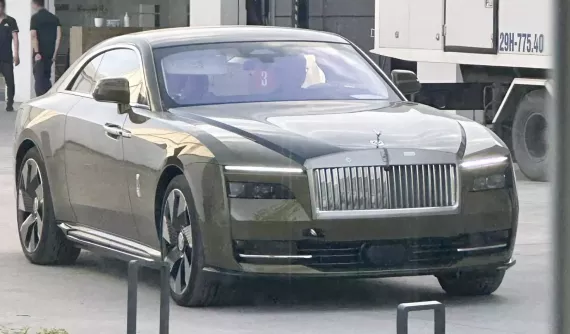 Xe điện đầu tiên của Rolls-Royce đã xuất hiện tại Việt Nam, không lo tốn xăng như anh em cùng nhà khác