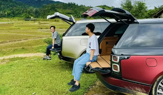 Minh "Nhựa" chia sẻ nhiều điểm chung với Cường "Đô-la", đi thiện nguyện còn mang 1 cặp Range Rover