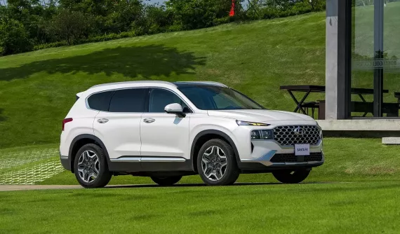 Không chỉ Tucson, Hyundai Santa Fe cũng được điều chỉnh giá bán, tăng đến 70 triệu đồng