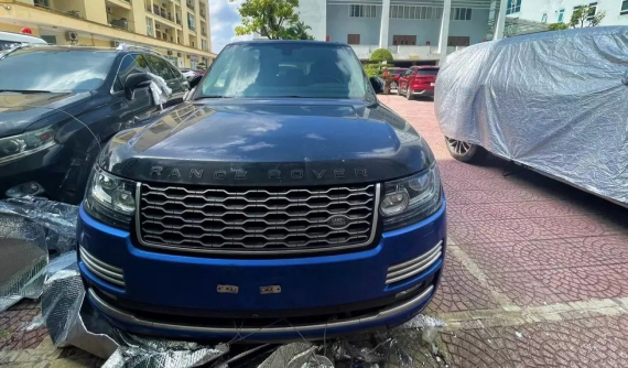 Lô xe sang gồm Lexus LX 570 và Range Rover được bán đấu giá với mức khởi điểm 9,5 tỷ đồng tại Hà Tĩnh