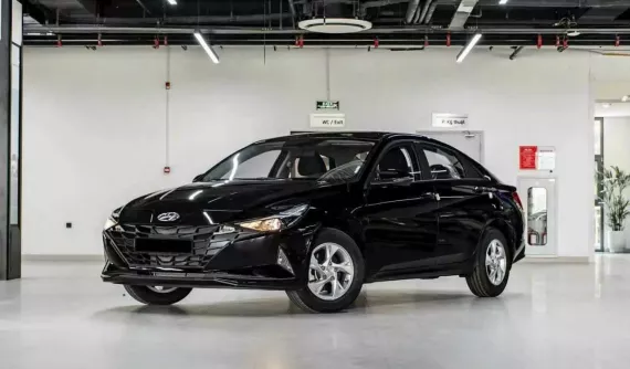 Xả hàng tồn, đại lý giảm tiền mặt cho Hyundai Elantra, bản tiêu chuẩn rẻ như Accent