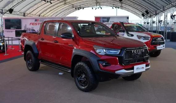 Toyota Hilux GR Sport 2024 được trưng bày tại Đông Nam Á, chuẩn bị bán ra để cạnh tranh Ford Ranger Raptor