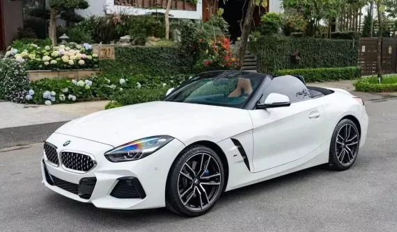 Đại gia đấu giá biển số 99A-688.88 bằng 1 chiếc xe BMW Z4 mới tinh, tính luôn cả chi phí lăn bánh