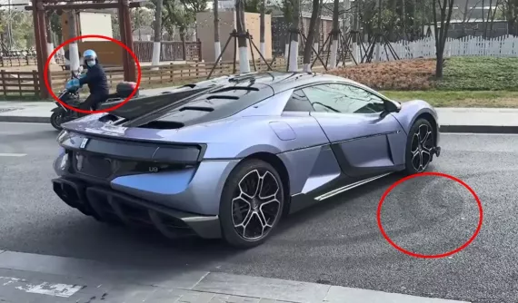 Xem siêu xe điện YangWang U9 của Trung Quốc xoay 360 độ trên đường phố, các chị em khỏi lo việc quay đầu xe