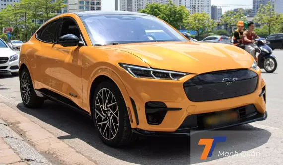 2 năm nhập về không ai mua, showroom giảm giá sốc gần 2 tỷ đồng cho Ford Mustang Mach-E GT không tốn 1 giọt xăng nào