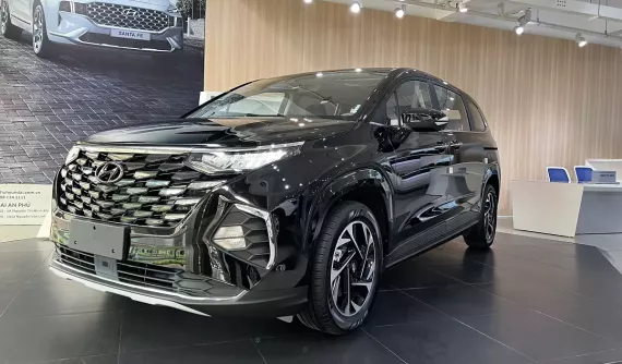 Hyundai Custin nhận ưu đãi hàng chục triệu đồng tại đại lý, tăng sức ép lên Toyota Innova Cross