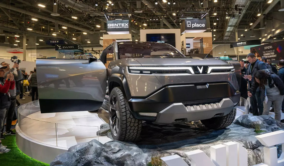 Xe bán tải thuần điện đầu tiên của VinFast chính thức ra mắt, "chung mâm" với Ford Ranger