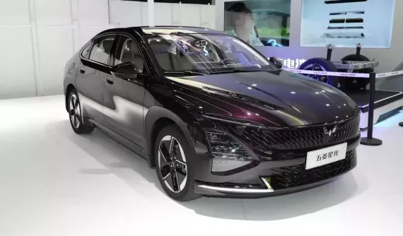 Wuling Starlight bán chạy như tôm tươi tại Trung Quốc, liệu Wuling có phân phối tại Việt Nam cùng Hongguang Mini EV