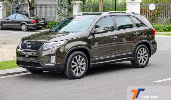 Kia Sorento 2014 máy xăng: giá chưa đến 450 triệu, cùng phân khúc Hyundai Santa Fe nhưng bị “ghẻ lạnh” trên thị trường xe cũ