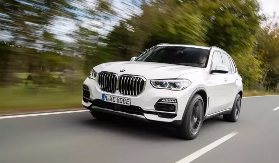 Khởi động năm mới với ưu đãi lên đến 50% phí trước bạ khi mua xe BMW