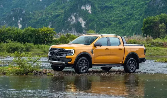 Doanh số xe bán tải tháng 12/2023: Ford Ranger quá vượt trội, Toyota Hilux "ế bằng thực lực"