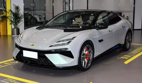Lotus Emeya chính thức mở bán tại hàng xóm của Việt Nam, giá từ 2,18 tỷ đồng cho 1 chiếc sedan tăng tốc như siêu xe