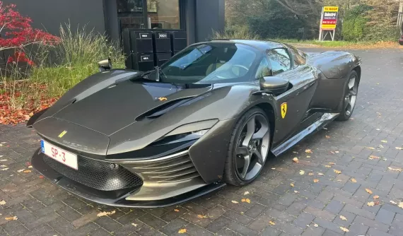 Siêu phẩm Ferrari Daytona SP3 có tiền cũng chưa chắc mua được sở hữu biển số trùng tên