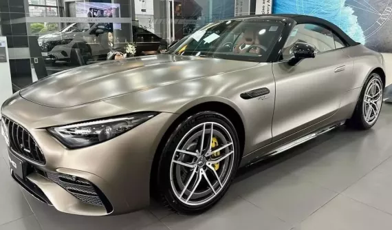 Đánh giá nhanh Mercedes-AMG SL43 2024 tại Việt Nam: Xe chơi có giá gần 7 tỷ đồng, công nghệ turbo điện của xe đua