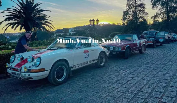 Đoàn xe cổ của các triệu phú đi phượt từ châu Âu đã đến Việt Nam: Có chiếc tuổi đời gần 100 năm