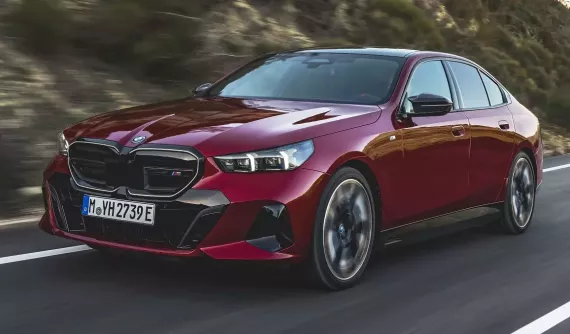 BMW giữ vững ngôi vương trong làng xe sang toàn cầu, bỏ xa kỳ phùng địch thủ Mercedes-Benz