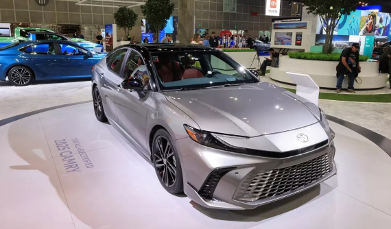 Toyota tiếp tục là hãng xe bán chạy nhất thế giới năm 2023, Chủ tịch cúi đầu xin lỗi vì 2 bê bối gian lận