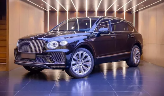 Những thú vị trên Bentley Bentayga EWB Azure mới về Việt Nam