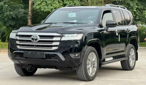 Toyota Land Cruiser 300 Series được đại lý rao bán với "tiền lạc" đủ mua một chiếc SUV cỡ B