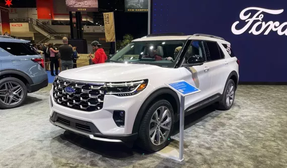 Ngắm hình ảnh "bằng xương, bằng thịt" của Ford Explorer 2025 sẽ bán ở Việt Nam trong tương lai