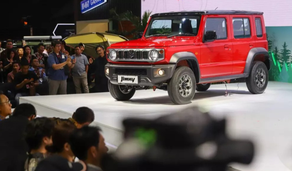 Mới ra mắt thị trường xe lớn nhất Đông Nam Á, Suzuki Jimny 5 cửa đã "bán chạy như tôm tươi"