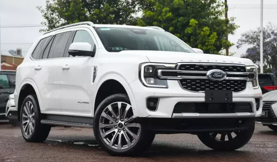 Đại lý Việt bắt đầu nhận cọc cho Ford Everest Platinum mới, giá khoảng 1,7 tỷ đồng, thay thế bản Wildtrak
