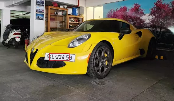 Hàng độc Alfa Romeo 4C Launch Edition tại Việt Nam được Minh "xí muội" cho thay biển mới, bộ sưu tập xe với sảnh 12345