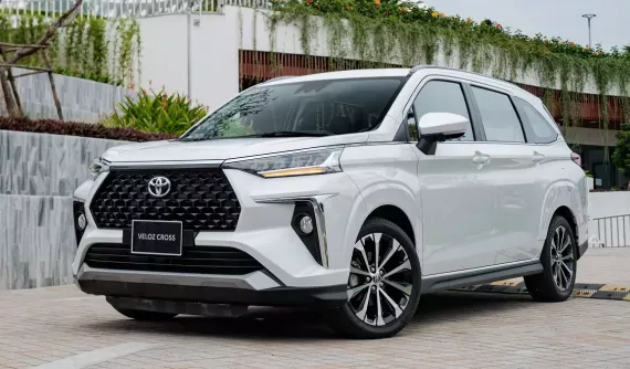 Giá niêm yết của Toyota Veloz Cross được giảm đến 38 triệu đồng, quyết tâm cạnh tranh với Mitsubishi Xpander