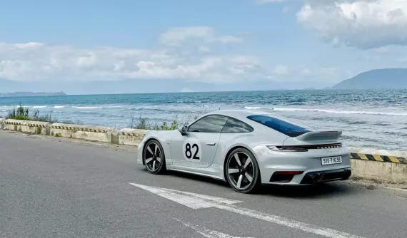 Quyết tâm mang Porsche 911 Sport Classic chạy đủ 100.000 km, Cường "Đô-la" hết lái xe đi thăm rẫy lại chạy đường ven biển