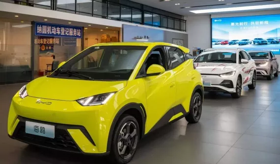 BYD "đổ thêm dầu vào lửa" khi giảm giá cho mẫu ô tô điện rẻ nhất của mình