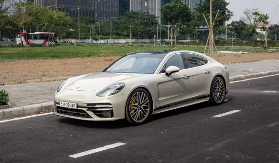 Rao mãi không khách mua, showroom giảm gần 2 tỷ đồng cho Porsche Panamera Turbo S 2021, giá còn 10,6 tỷ đồng