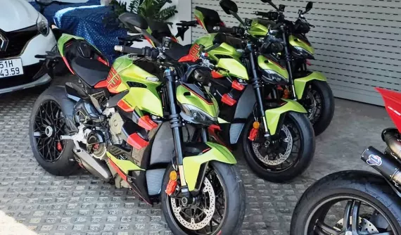 Thêm 2 chiếc xe Ducati Streetfighter V4 Lamborghini về nước, giá mỗi xe phải trên 2,4 tỷ đồng