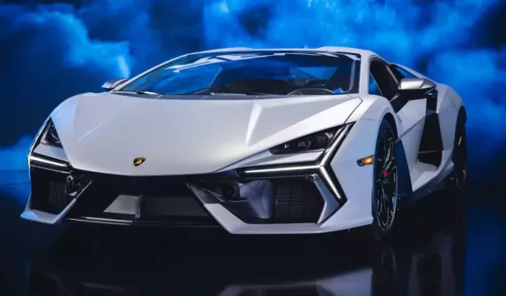 Siêu xe hybrid đầu tiên của Lamborghini lộ ảnh đã về Việt Nam, Minh "Nhựa" phấn khởi hẳn ra