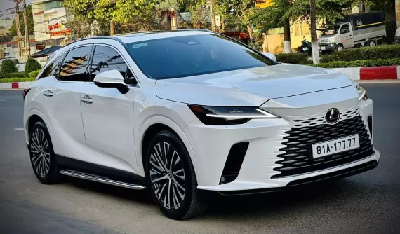 Có người hỏi mua 350 triệu đồng không bán, đại gia định danh biển 81A-177.77 cho chiếc xe Lexus RX350 mua tặng vợ
