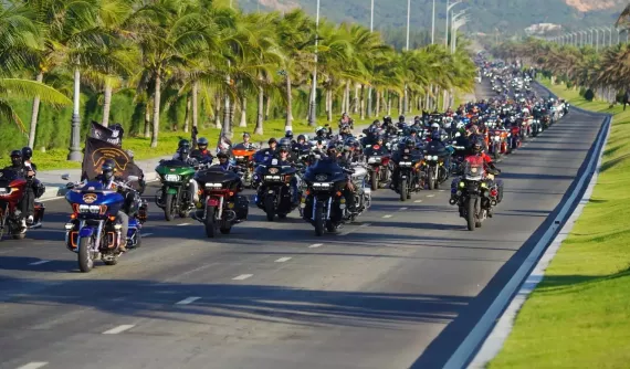 Hàng nghìn biker khắp nơi trên đất nước tụ tập về Cam Ranh dự đại hội mô tô, Hoàng Kim Khánh mang 2 xe khủng góp mặt