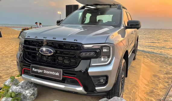 Cận cảnh thiết kế "bằng xương, bằng thịt" của Ford Ranger Stormtrak mới ra mắt Việt Nam