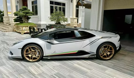 Hot Tiktoker ở Bạc Liêu bán siêu xe Lamborghini Huracan LP610-4