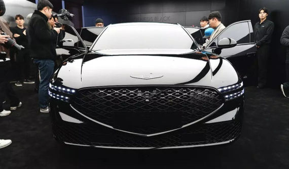 Cận cảnh Genesis G90 Black 2024 "bằng xương, bằng thịt" - đối thủ Hàn Quốc của Mercedes-Benz S-Class