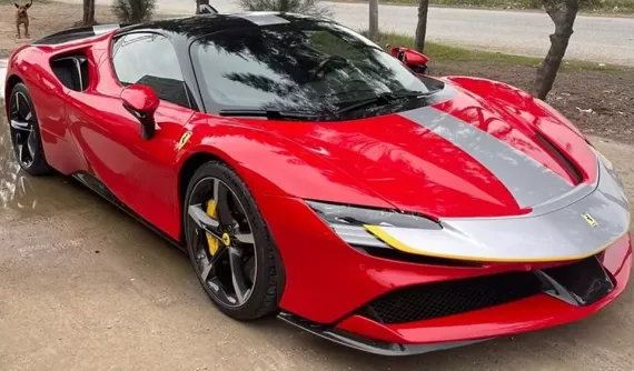 Bất ngờ với chiếc siêu xe Ferrari SF90 Stradale lạ lẫm xuất hiện tại Hải Phòng, có cả gói Assetto Fiorano