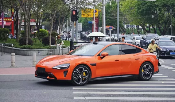 Sau khi ra mắt, ô tô điện "bán chạy như tôm tươi" Xiaomi SU7 liên tục bị tai nạn